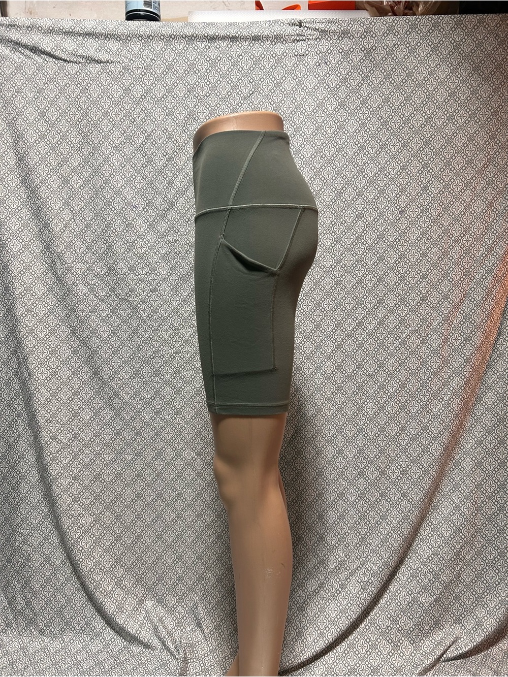 Lululemon Wunder Train High-Rise Short with Pockets Sz 6 - Picture 2 of 4